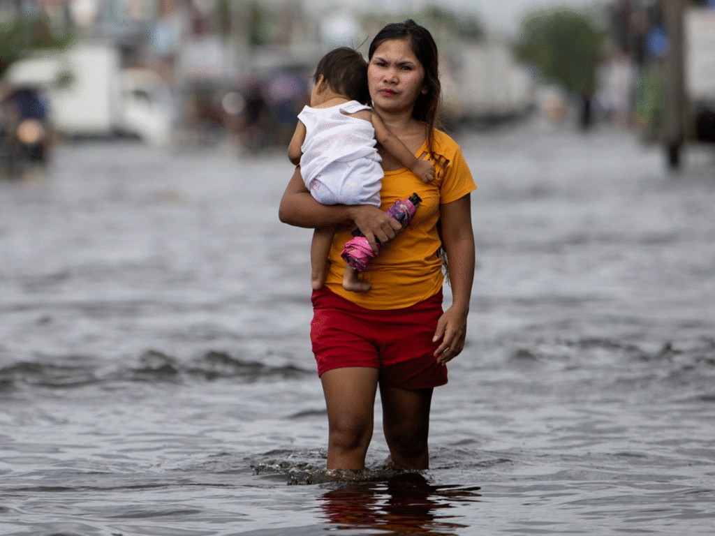 Deadly typhoon causes flooding across Philippines