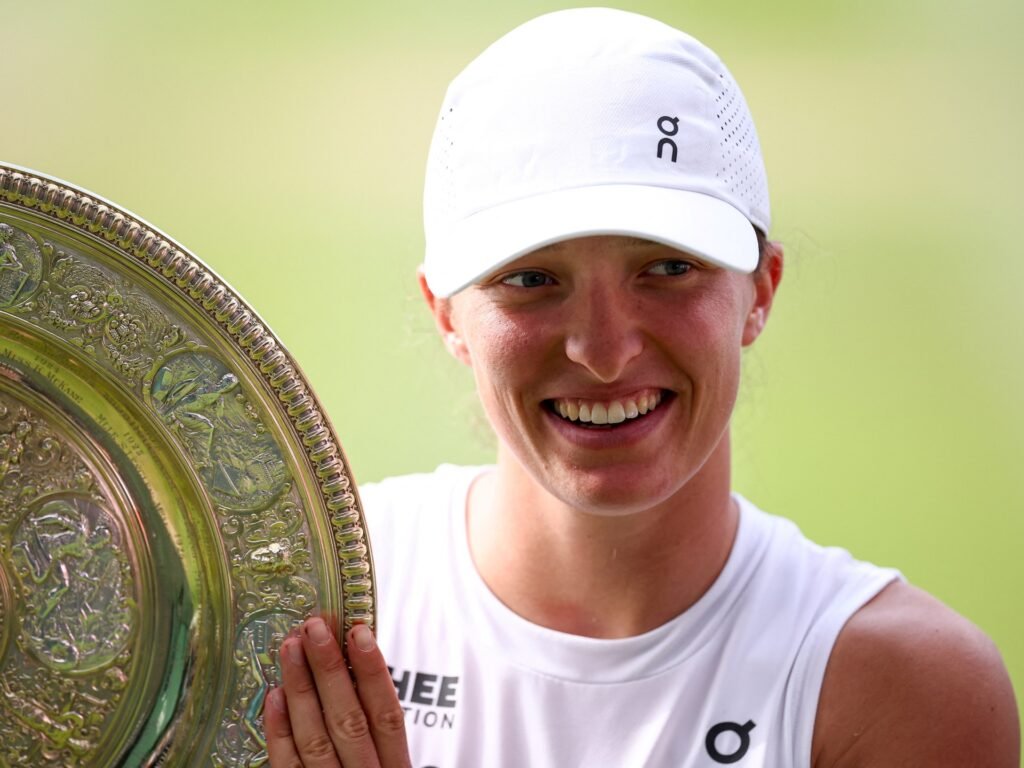 Iga Swiatek destroys Amanda Anisimova to win first Wimbledon tennis title | Tennis News