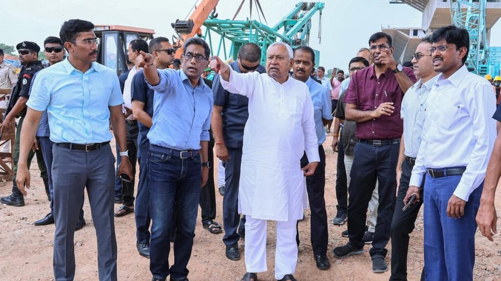 Nitish plans fresh round of teacher hirings before poll