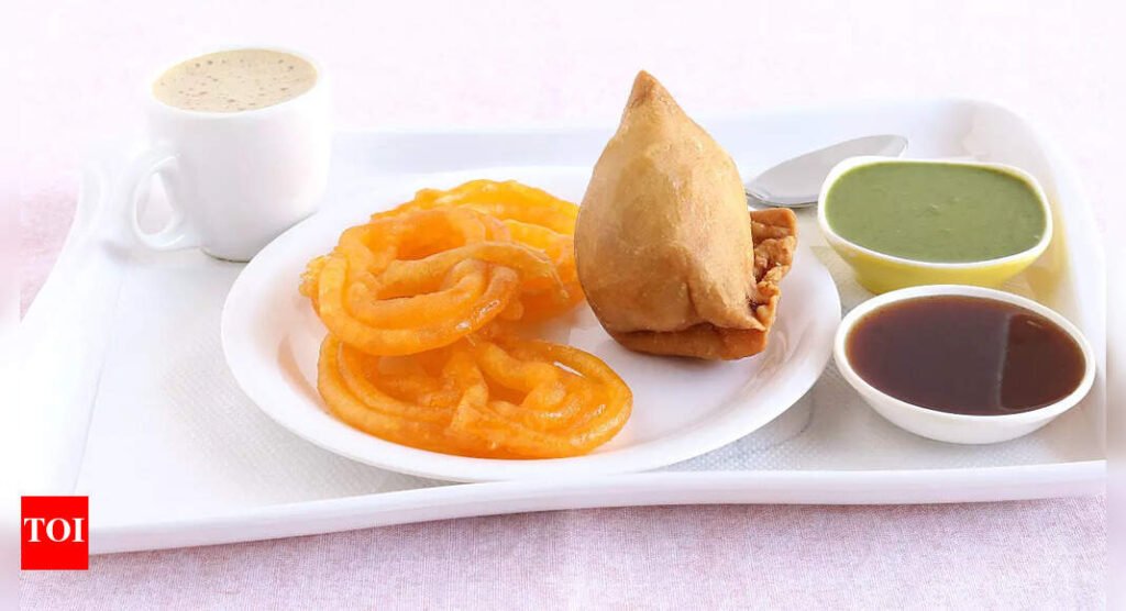 PIB busts myth: No health warnings issued on samosas and jalebis