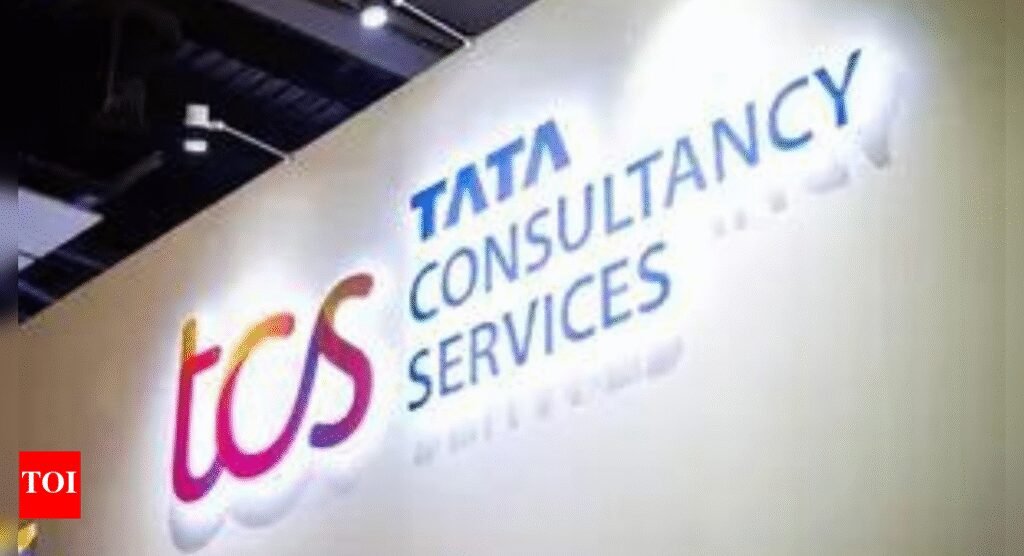 TCS stock slumps! IT firm's shares plunge 33% from lifetime high, down 25% in 2025; amidst layoffs news, will bearish trend continue?
