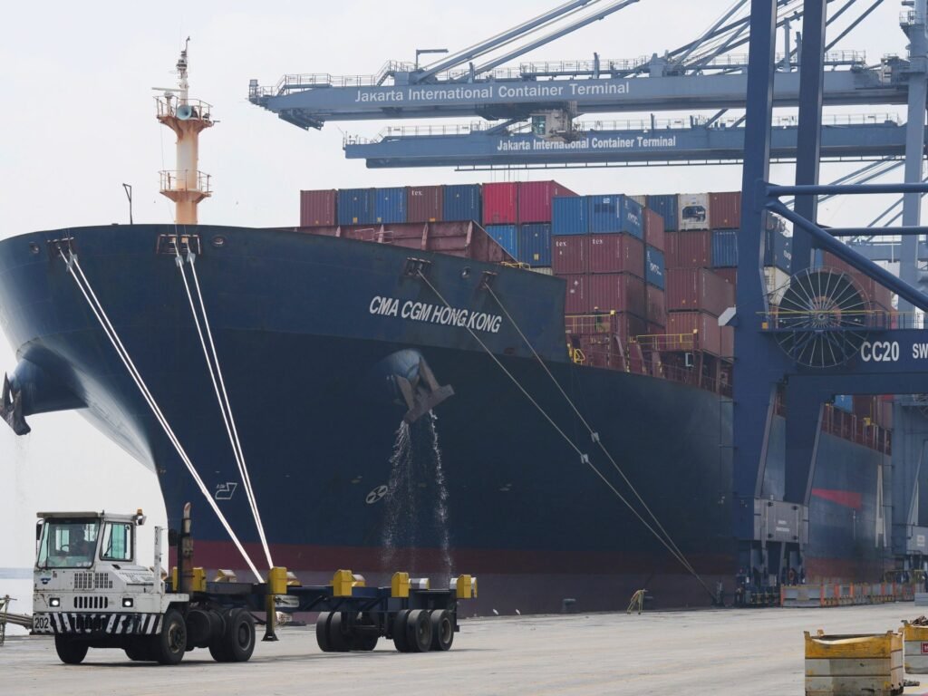 Trump issues new tariffs for six countries, including Iraq and the Philippines | Trade War News