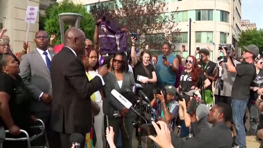 Video: US police officer in Breonna Taylor death jailed for 33 months