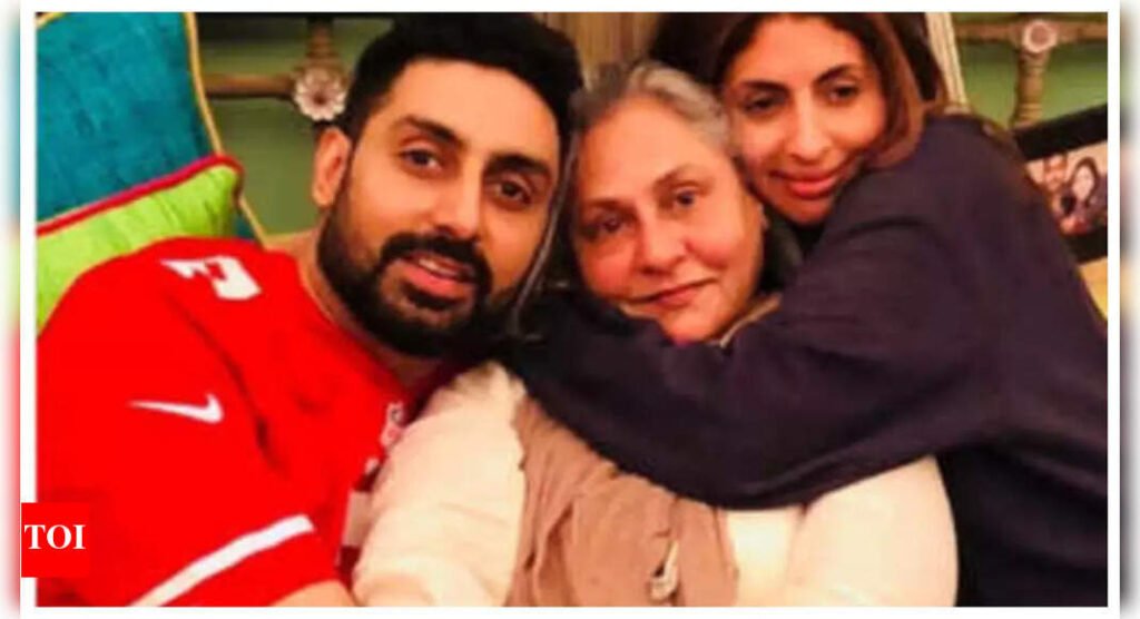 Abhishek Bachchan and Shweta Bachchan once revealed what triggers their mom Jaya Bachchan's angry behavior: 'She doesn't like when people...' |