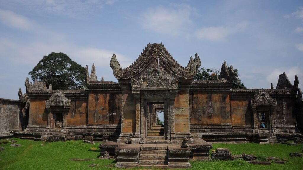 Preah Vihear, the temple caught between war and worship