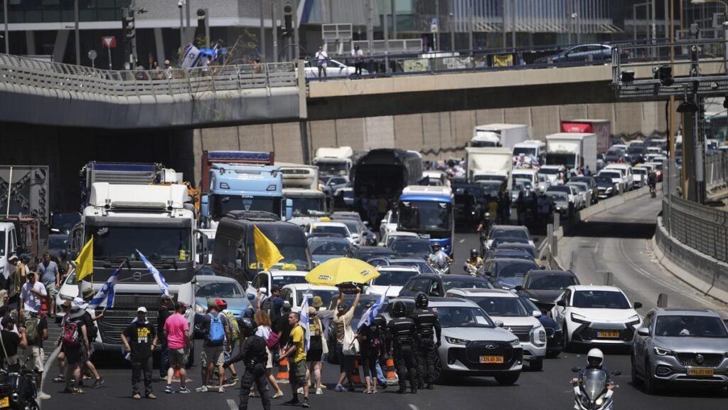 Protesters go on strike in Israel demanding ceasefire, release of Gaza hostages Protesters go on strike in Israel demanding ceasefire, release of Gaza hostages