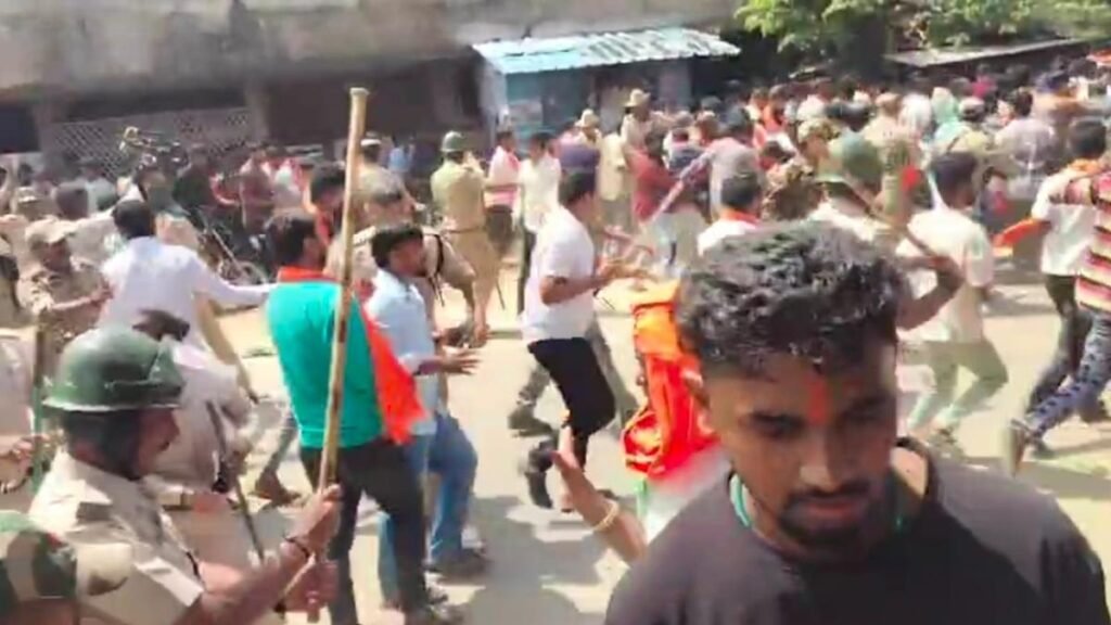 Tension grips Maddur after right-wing outfits protest over pelting of stones during Ganesha procession