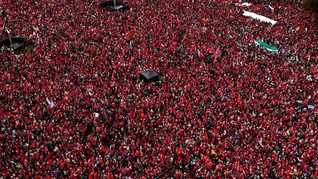 Hundreds of thousands join Amsterdam’s ‘red line’ protest for Gaza | Gaza